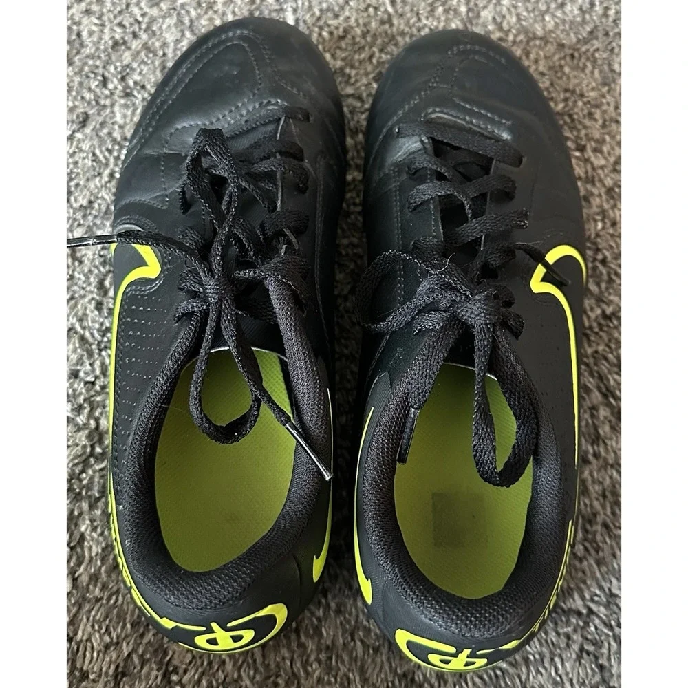 Nike Boys Tiempo - Size 5 Y Black - Soccer Cleats Shoes